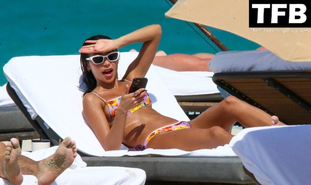 Chantel Jeffries Sexy The Fappening Blog 18 1 1024x609 - Chantel Jeffries Enjoys a Day on the Beach in Miami Beach (40 Photos)