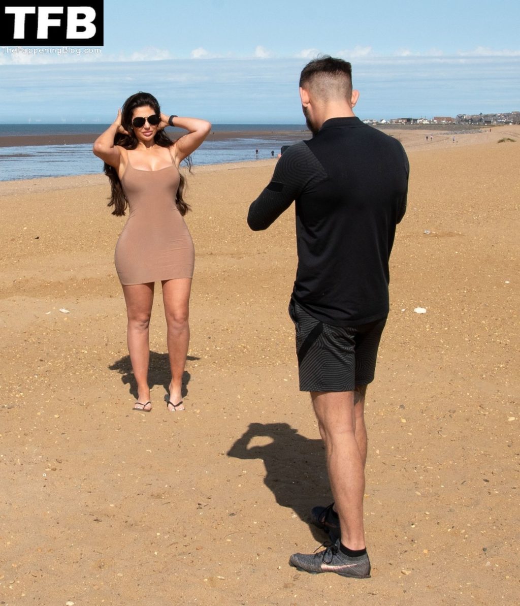 Chloe Ferry Sexy The Fappening Blog 6 1024x1193 - Chloe Ferry Enjoys a Beach Day with Her Boyfriend Johnny Wilbo in Norfolk (30 Photos)