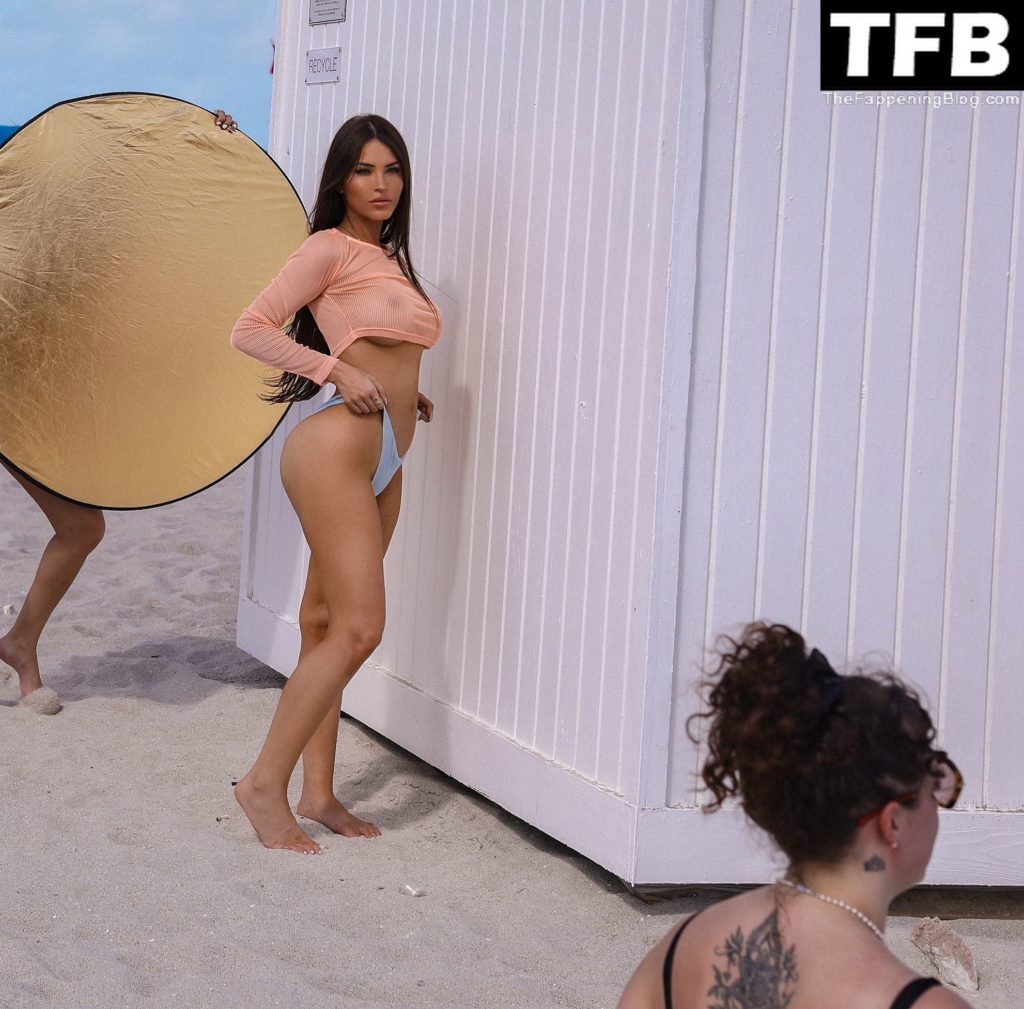 Claudia Alende Nude The Fappening Blog 13 1024x1009 - Claudia Alende Poses Topless with Sand on Her Nude Boobs (23 Photos)