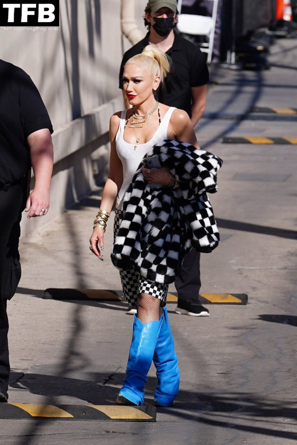 Gwen Stefani Sexy The Fappening Blog 10 1024x1536 - Gwen Stefani Arrives For an Appearance on Jimmy Kimmel Live! (87 Photos)