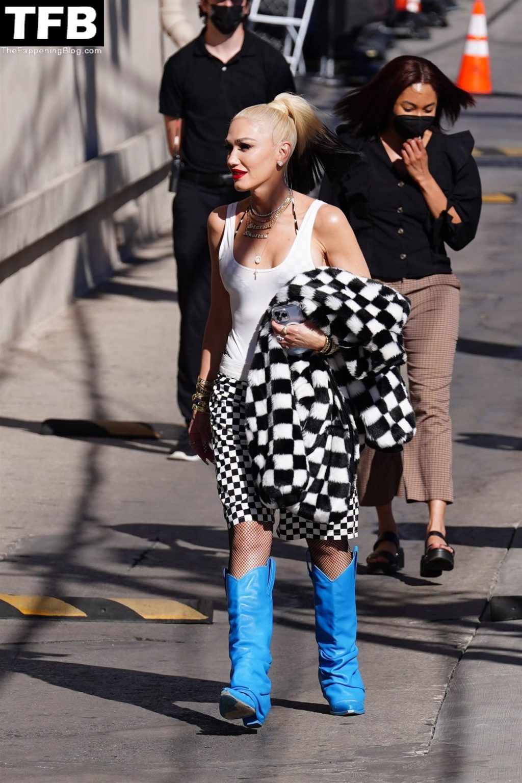 Gwen Stefani Sexy The Fappening Blog 13 1024x1536 - Gwen Stefani Arrives For an Appearance on Jimmy Kimmel Live! (87 Photos)