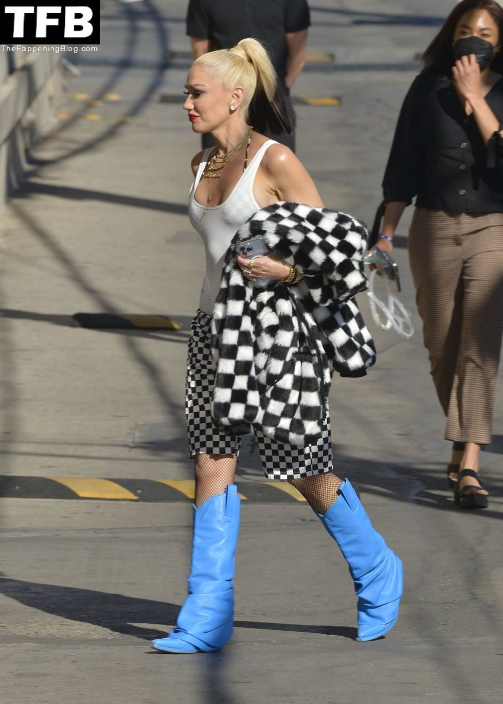 Gwen Stefani Sexy The Fappening Blog 33 1024x1433 - Gwen Stefani Arrives For an Appearance on Jimmy Kimmel Live! (87 Photos)