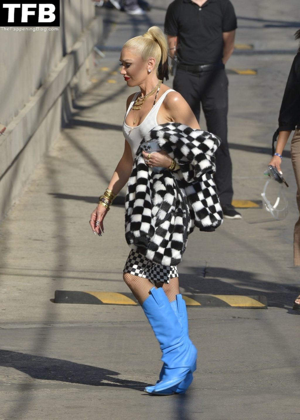 Gwen Stefani Sexy The Fappening Blog 34 1024x1433 - Gwen Stefani Arrives For an Appearance on Jimmy Kimmel Live! (87 Photos)