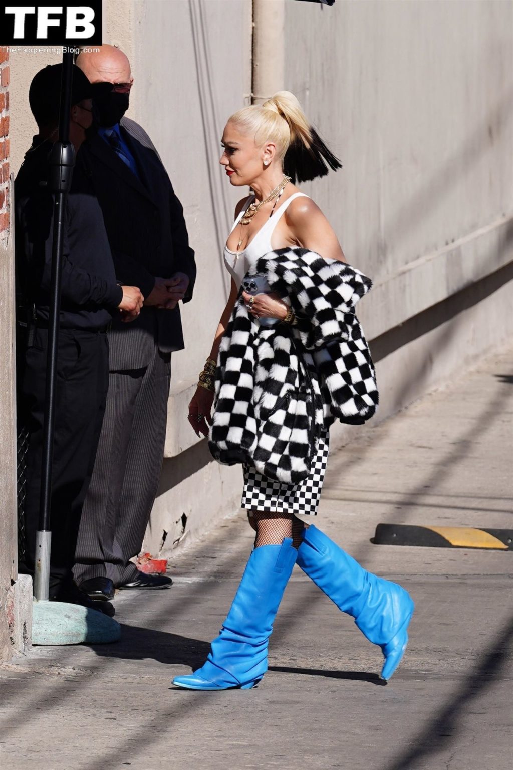 Gwen Stefani Sexy The Fappening Blog 46 1024x1536 - Gwen Stefani Arrives For an Appearance on Jimmy Kimmel Live! (87 Photos)