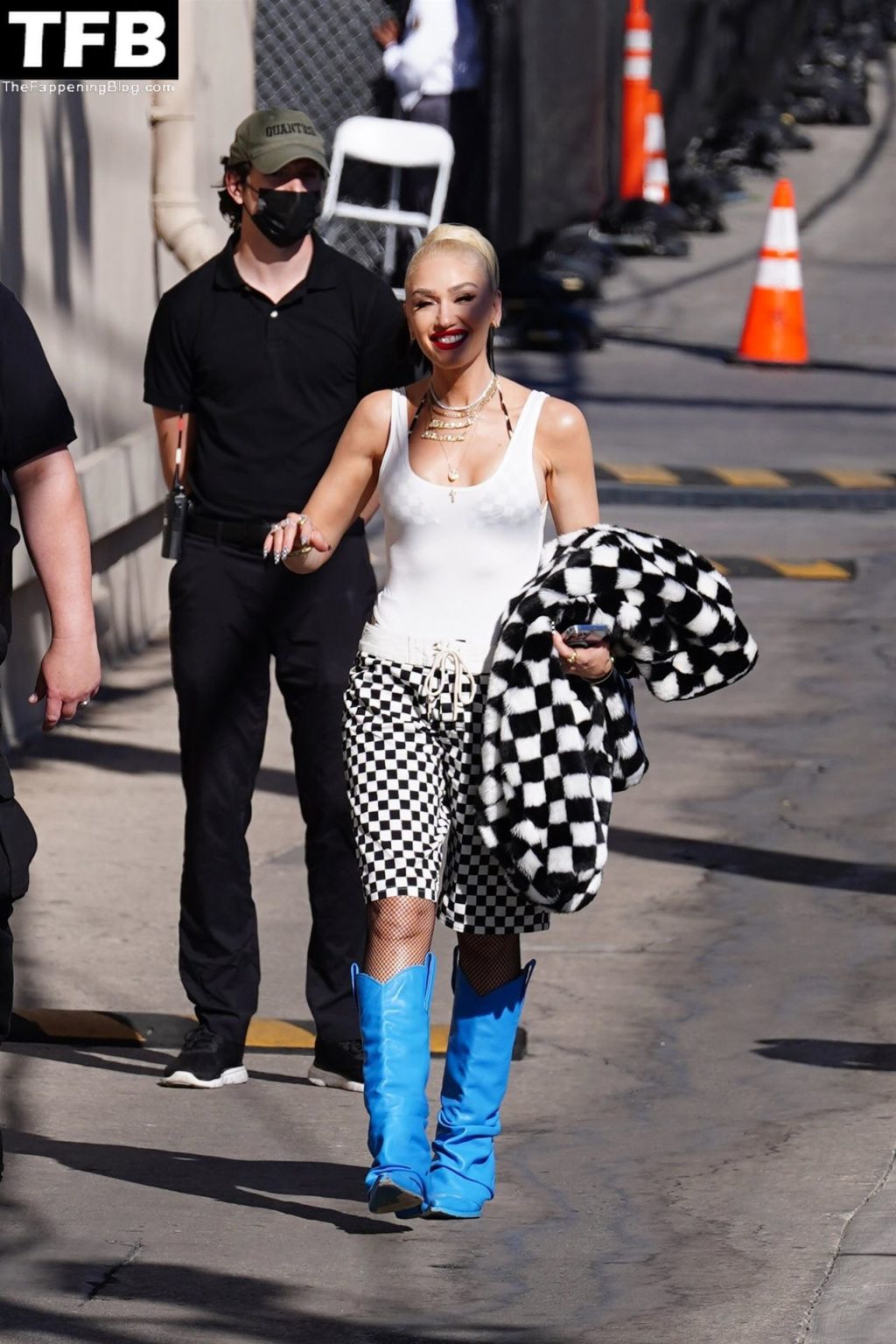 Gwen Stefani Sexy The Fappening Blog 60 1024x1536 - Gwen Stefani Arrives For an Appearance on Jimmy Kimmel Live! (87 Photos)