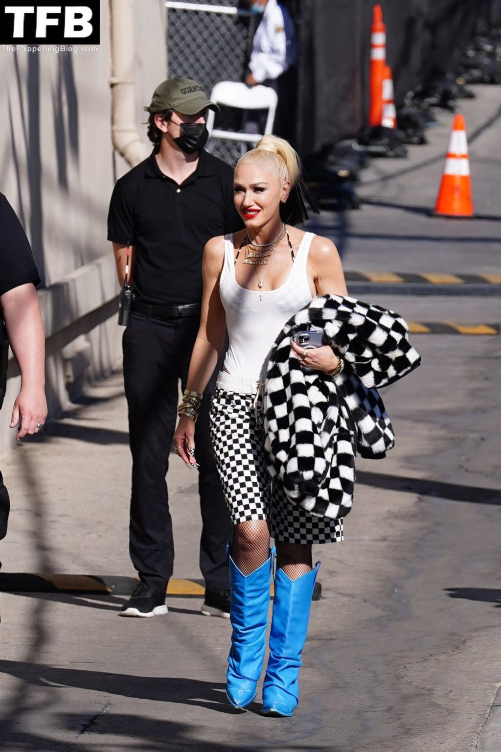 Gwen Stefani Sexy The Fappening Blog 64 1024x1536 - Gwen Stefani Arrives For an Appearance on Jimmy Kimmel Live! (87 Photos)