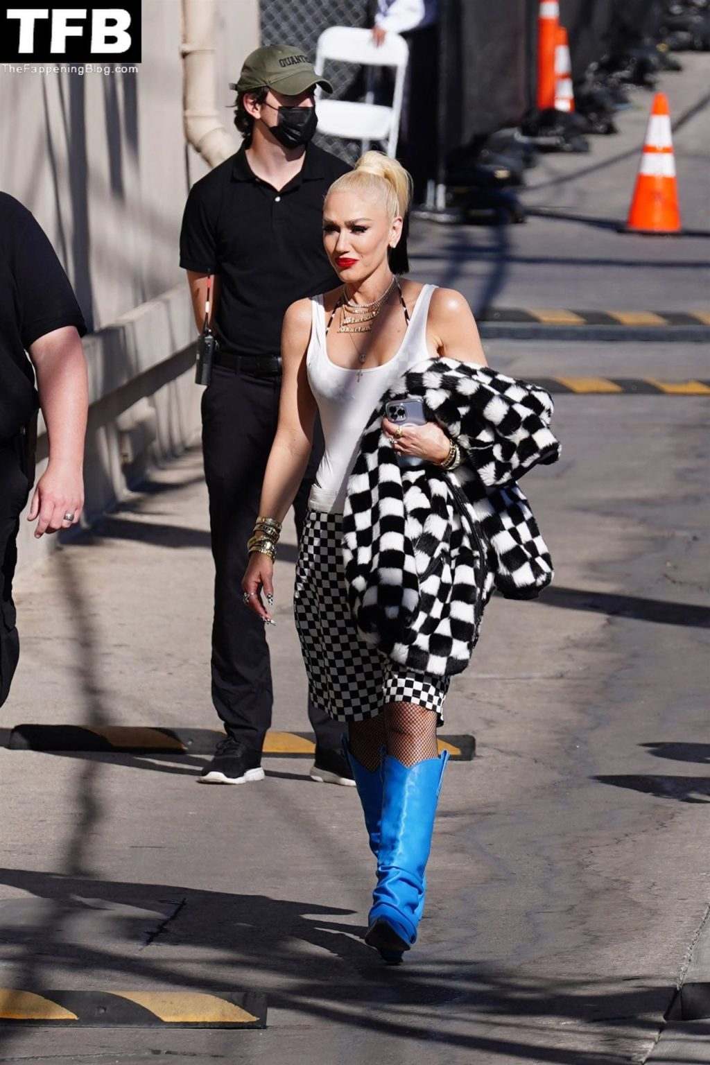 Gwen Stefani Sexy The Fappening Blog 67 1024x1536 - Gwen Stefani Arrives For an Appearance on Jimmy Kimmel Live! (87 Photos)