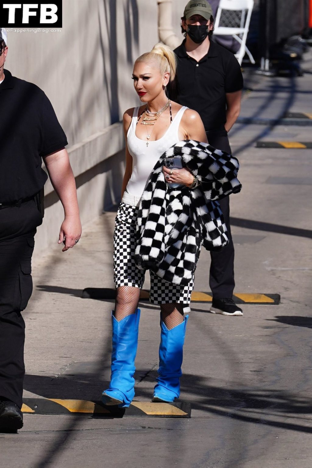 Gwen Stefani Sexy The Fappening Blog 78 1024x1536 - Gwen Stefani Arrives For an Appearance on Jimmy Kimmel Live! (87 Photos)