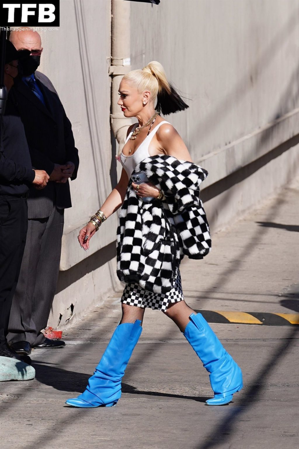 Gwen Stefani Sexy The Fappening Blog 83 1024x1536 - Gwen Stefani Arrives For an Appearance on Jimmy Kimmel Live! (87 Photos)