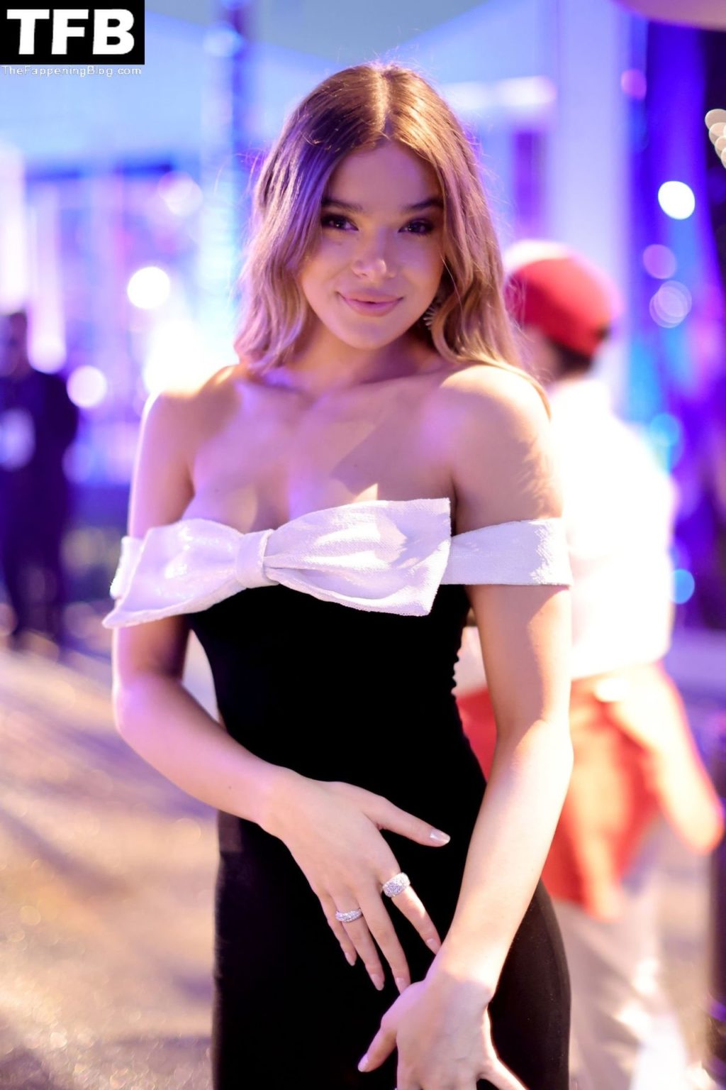 Hailee Steinfeld Sexy The Fappening Blog 34 1024x1536 - Hailee Steinfeld Looks Sexy at the 2022 Vanity Fair Oscar Party (53 Photos)