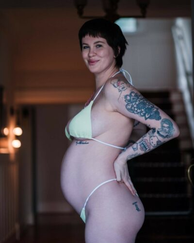Ireland Baldwin Pregnant TheFappening.Pro 1 400x500 - Ireland Baldwin Looks Sexy In A Bikini During Pregnancy (5 Photos)