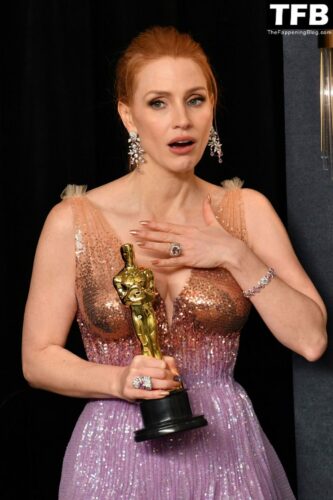 Jessica Chastain Sexy The Fappening Blog 1 2 1024x1536 333x500 - Jessica Chastain Poses With Her Oscar at the 94th Academy Awards (150 Photos)