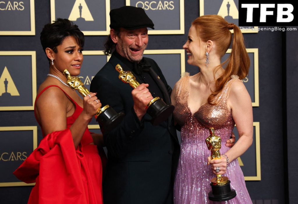 Jessica Chastain Sexy The Fappening Blog 139 1024x702 - Jessica Chastain Poses With Her Oscar at the 94th Academy Awards (150 Photos)