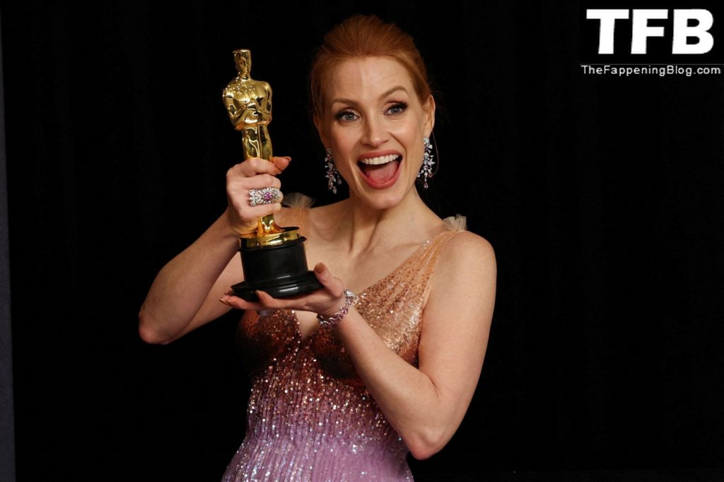 Jessica Chastain Sexy The Fappening Blog 140 1024x683 - Jessica Chastain Poses With Her Oscar at the 94th Academy Awards (150 Photos)