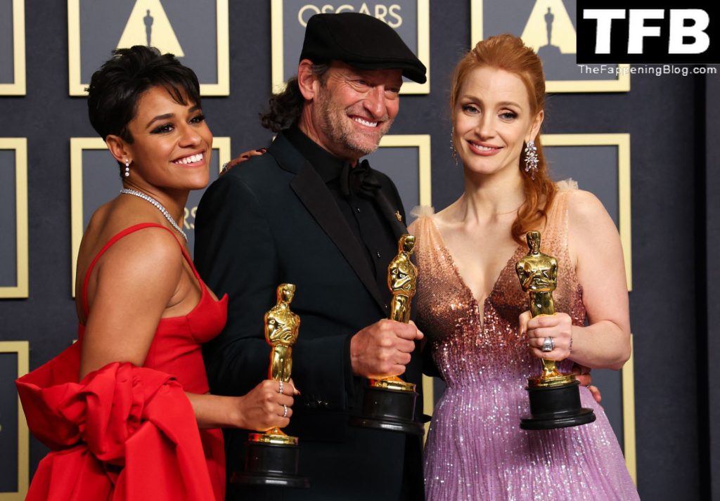 Jessica Chastain Sexy The Fappening Blog 148 1024x713 - Jessica Chastain Poses With Her Oscar at the 94th Academy Awards (150 Photos)