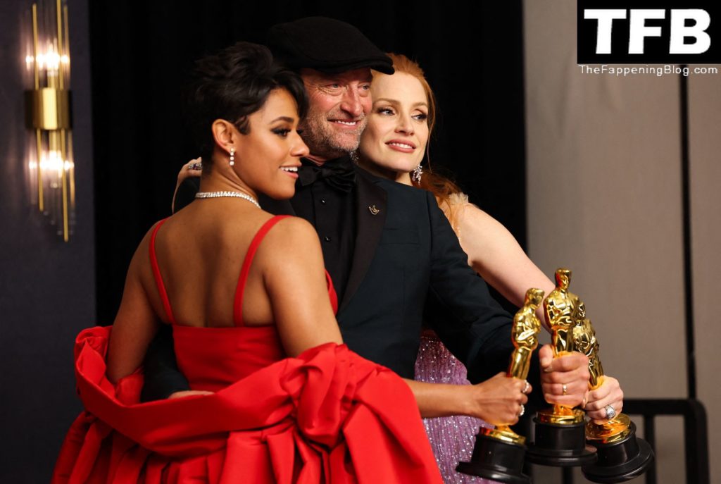 Jessica Chastain Sexy The Fappening Blog 150 1024x687 - Jessica Chastain Poses With Her Oscar at the 94th Academy Awards (150 Photos)