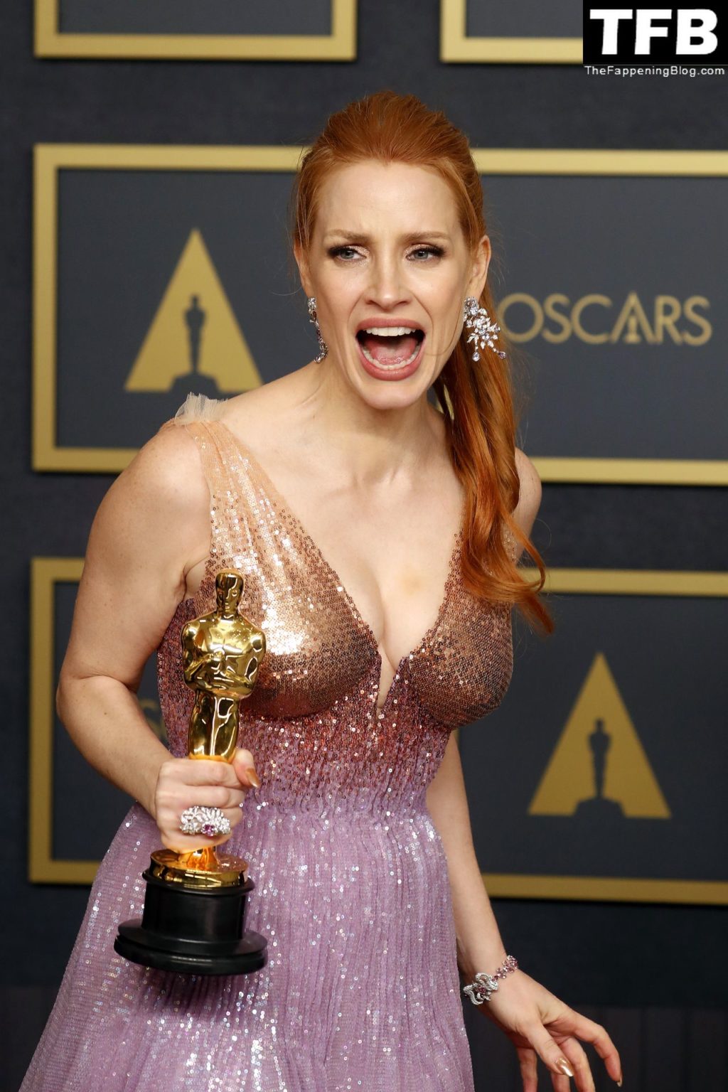 Jessica Chastain Sexy The Fappening Blog 17 2 1024x1536 - Jessica Chastain Poses With Her Oscar at the 94th Academy Awards (150 Photos)