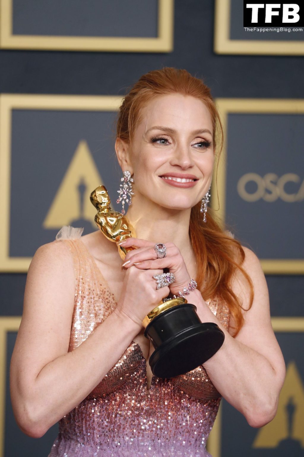 Jessica Chastain Sexy The Fappening Blog 19 1 1024x1536 - Jessica Chastain Poses With Her Oscar at the 94th Academy Awards (150 Photos)