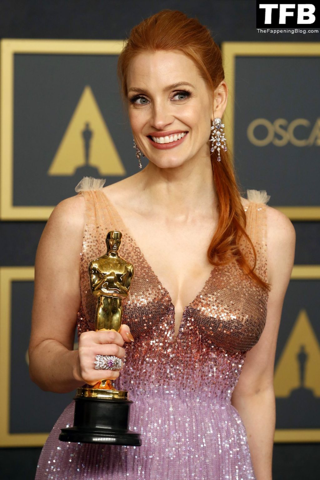 Jessica Chastain Sexy The Fappening Blog 21 1 1024x1536 - Jessica Chastain Poses With Her Oscar at the 94th Academy Awards (150 Photos)