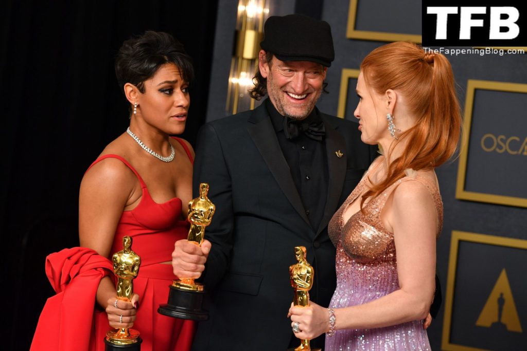 Jessica Chastain Sexy The Fappening Blog 31 1 1024x683 - Jessica Chastain Poses With Her Oscar at the 94th Academy Awards (150 Photos)