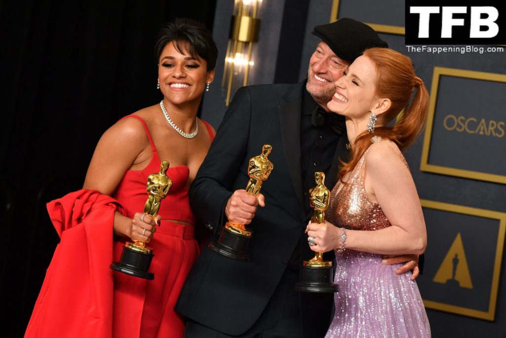 Jessica Chastain Sexy The Fappening Blog 34 1 1024x683 - Jessica Chastain Poses With Her Oscar at the 94th Academy Awards (150 Photos)