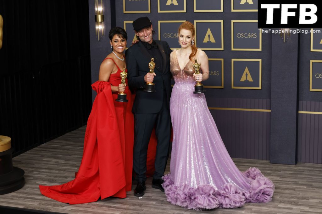Jessica Chastain Sexy The Fappening Blog 49 1 1024x683 - Jessica Chastain Poses With Her Oscar at the 94th Academy Awards (150 Photos)