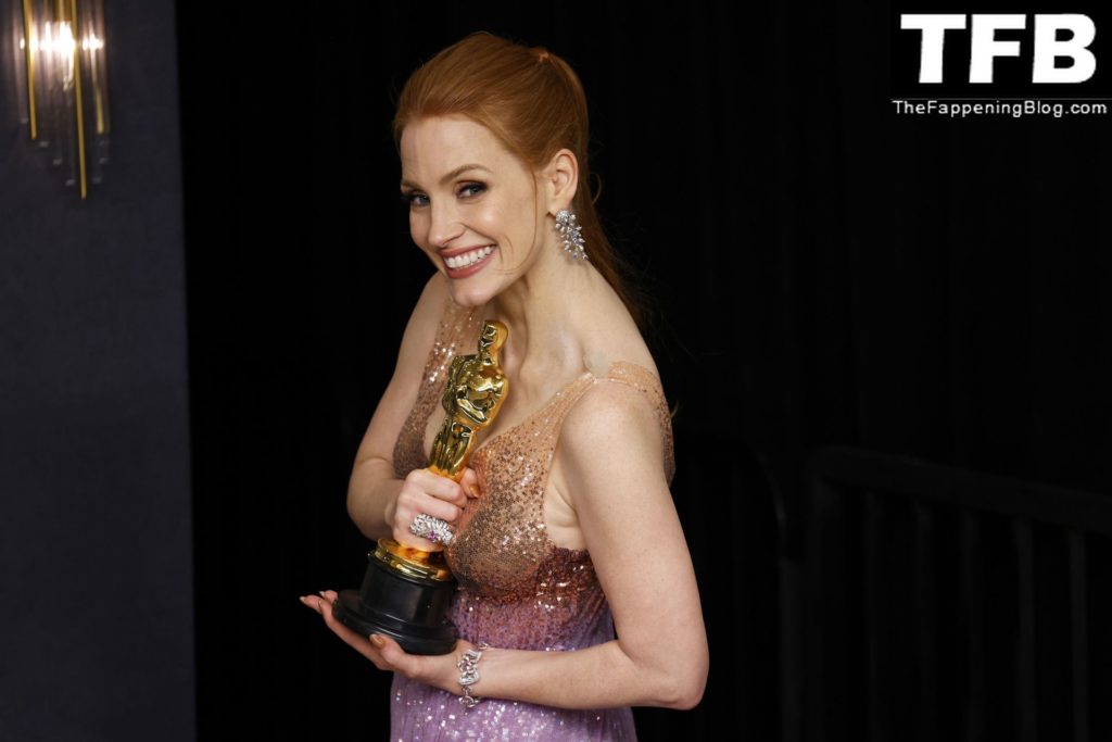 Jessica Chastain Sexy The Fappening Blog 58 1 1024x683 - Jessica Chastain Poses With Her Oscar at the 94th Academy Awards (150 Photos)