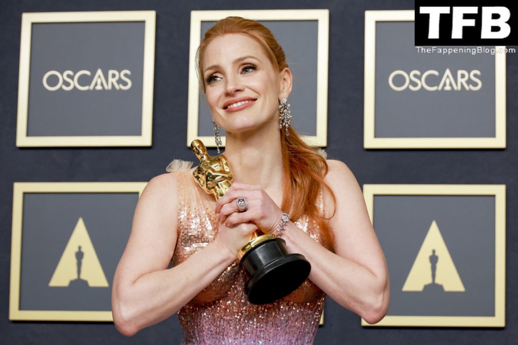 Jessica Chastain Sexy The Fappening Blog 60 1 1024x683 - Jessica Chastain Poses With Her Oscar at the 94th Academy Awards (150 Photos)