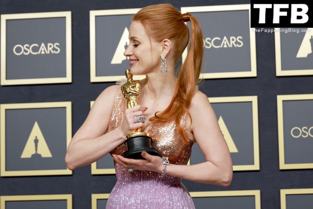 Jessica Chastain Sexy The Fappening Blog 67 1 1024x683 - Jessica Chastain Poses With Her Oscar at the 94th Academy Awards (150 Photos)