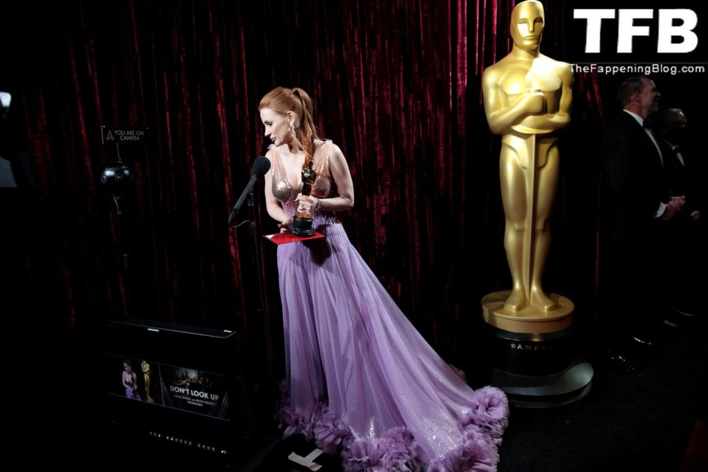 Jessica Chastain Sexy The Fappening Blog 85 1024x683 - Jessica Chastain Poses With Her Oscar at the 94th Academy Awards (150 Photos)