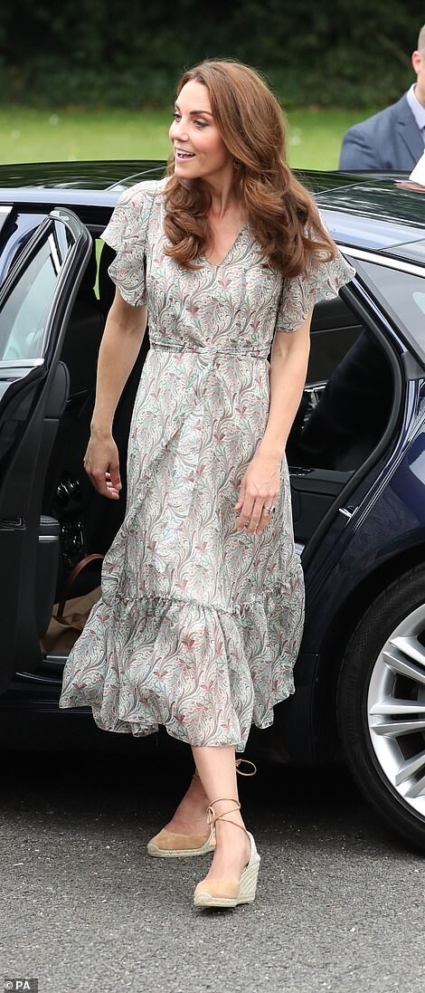 Kate Middleton arriving for Royal Photographic Society workshop London 1 - Kate Middleton Sexy Patron of Royal Photographic Society (25 Photos)