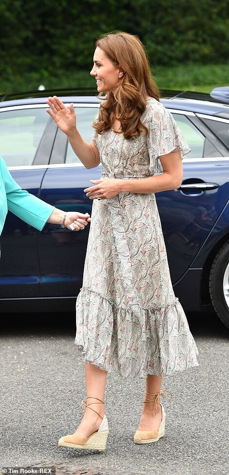Kate Middleton arriving for Royal Photographic Society workshop London 15 - Kate Middleton Sexy Patron of Royal Photographic Society (25 Photos)
