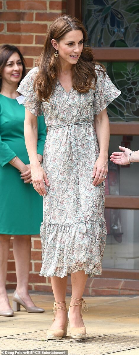 Kate Middleton arriving for Royal Photographic Society workshop London 25 - Kate Middleton Sexy Patron of Royal Photographic Society (25 Photos)