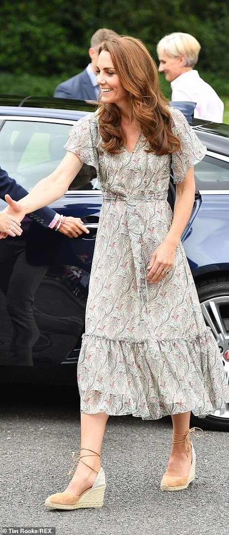 Kate Middleton arriving for Royal Photographic Society workshop London 8 - Kate Middleton Sexy Patron of Royal Photographic Society (25 Photos)
