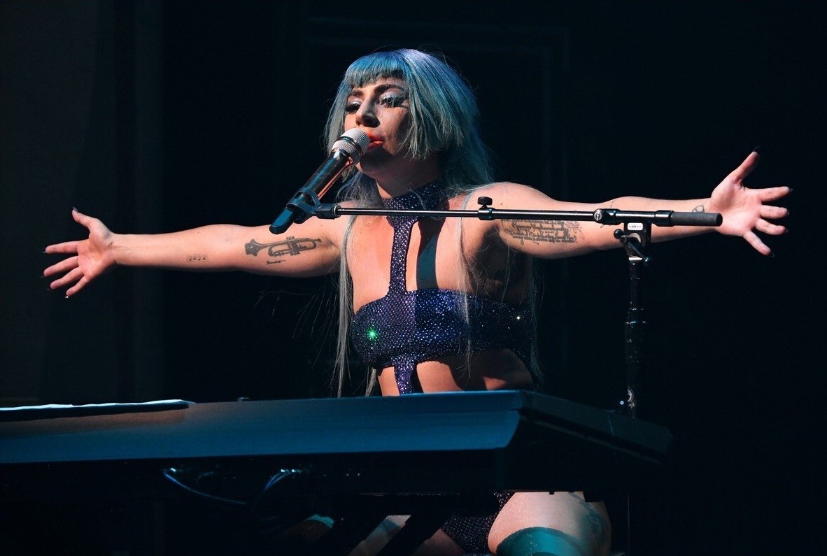 Lady Gaga Sexy Enigma Show 4 - Lady Gaga Sexy at Enigma Show (36 Photos and Video)