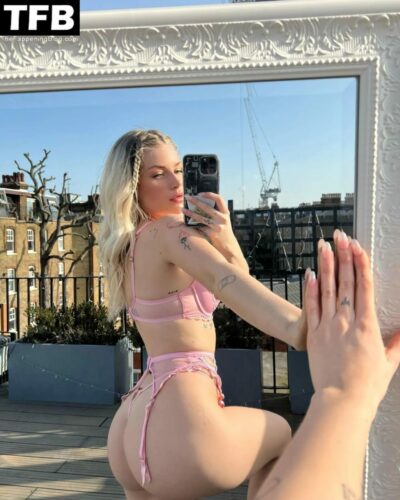 Lottie Moss Nude Sexy 1 thefappeningblog.com  1024x1279 400x500 - Lottie Moss Shows Off Her Nude Tits & Sexy Butt in Lingerie (2 Photos)