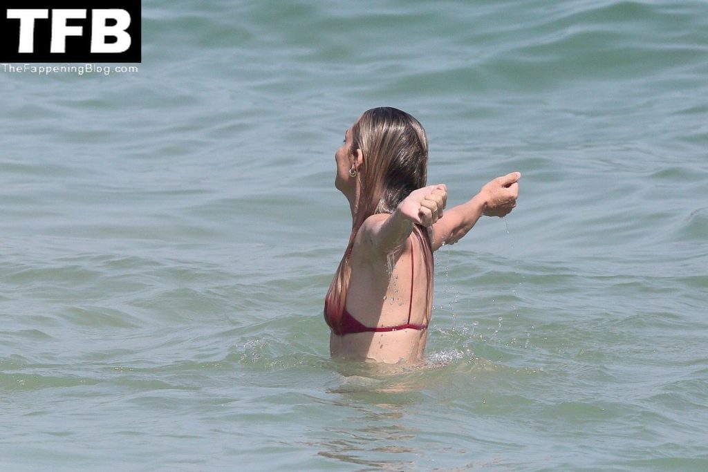Melissa Cohen Sexy The Fappening Blog 29 1024x683 - Melissa Cohen Looks Fit and Fabulous in a Tiny Red Bikini as She Relaxes in Rio de Janeiro (32 Photos)