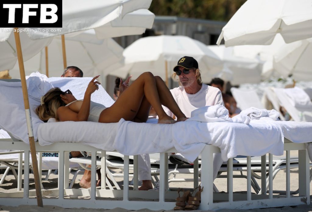 Michael Bays girlfriend The Fappening Blog 40 1024x698 - Michael Bay is Seen with a Busty Girl on the Beach in Miami (43 Photos)