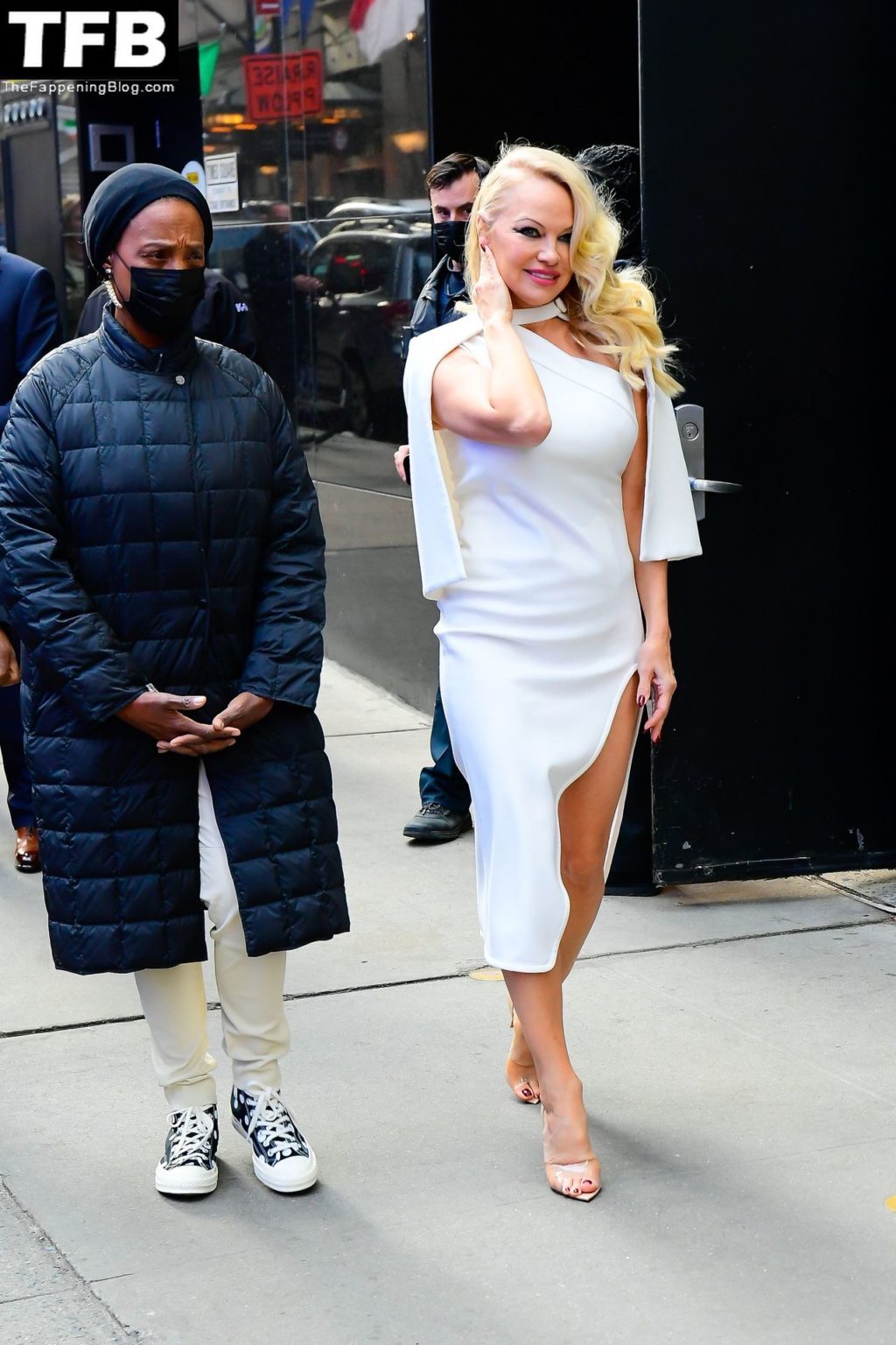 Pamela Anderson Sexy The Fappening Blog 32 1024x1536 - Pamela Anderson Heads to Good Morning America (107 Photos + Video)