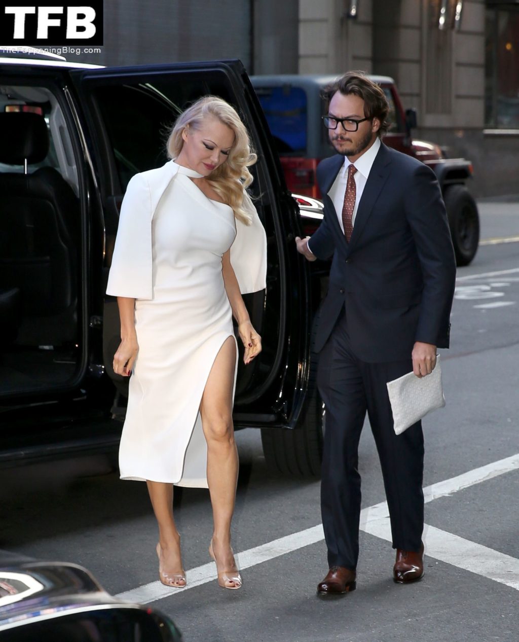 Pamela Anderson Sexy The Fappening Blog 41 1024x1266 - Pamela Anderson Heads to Good Morning America (107 Photos + Video)