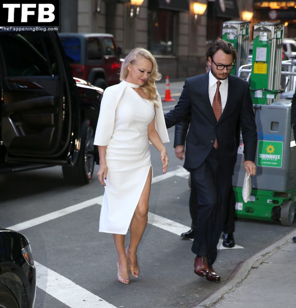Pamela Anderson Sexy The Fappening Blog 45 1024x1063 - Pamela Anderson Heads to Good Morning America (107 Photos + Video)
