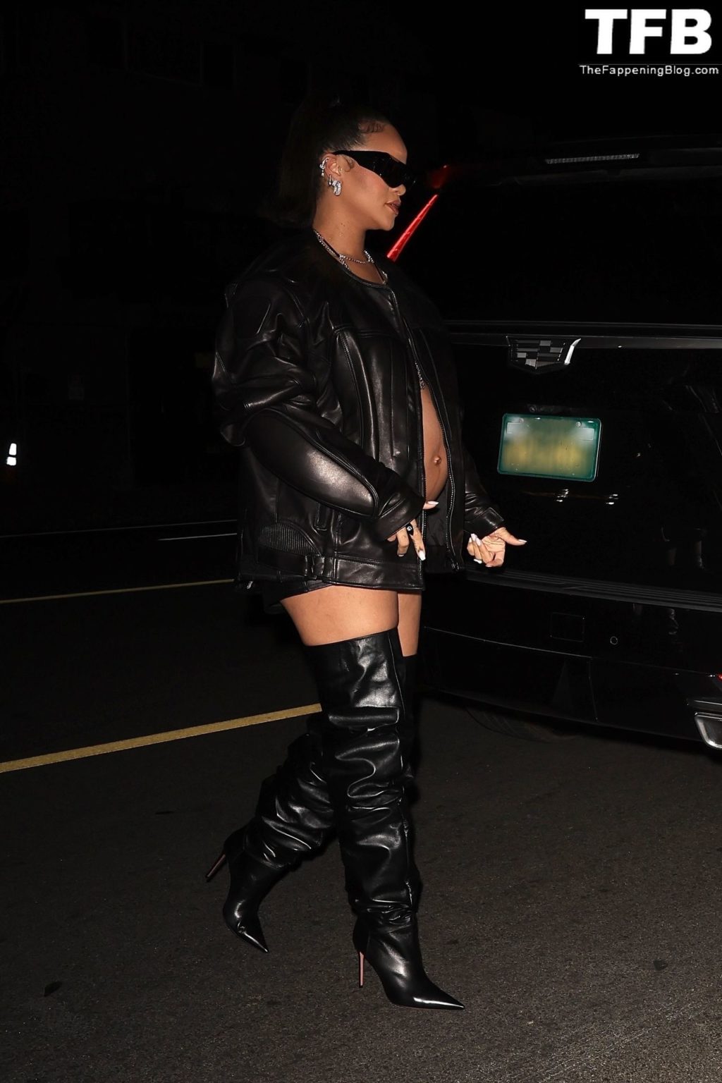 Rihanna Sexy The Fappening Blog 17 3 1024x1536 - Rihanna Puts Her Belly Bump on Display as She Steps Out for a Late-Night Dinner with Friends (37 Photos)