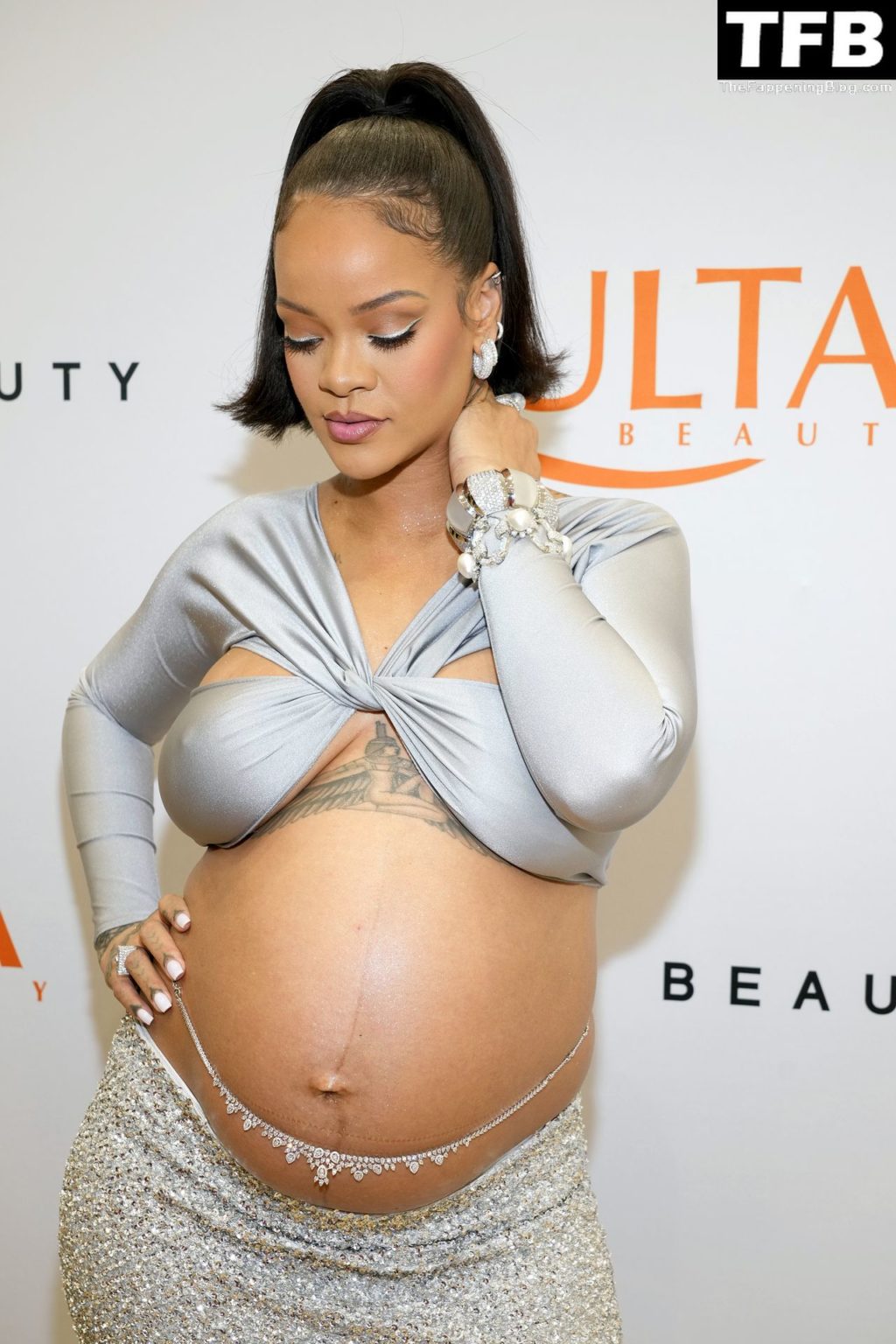 Rihanna Sexy The Fappening Blog 19 4 1024x1536 - Rihanna Celebrates the Launch of Fenty Beauty at Ulta Beauty (28 Photos)