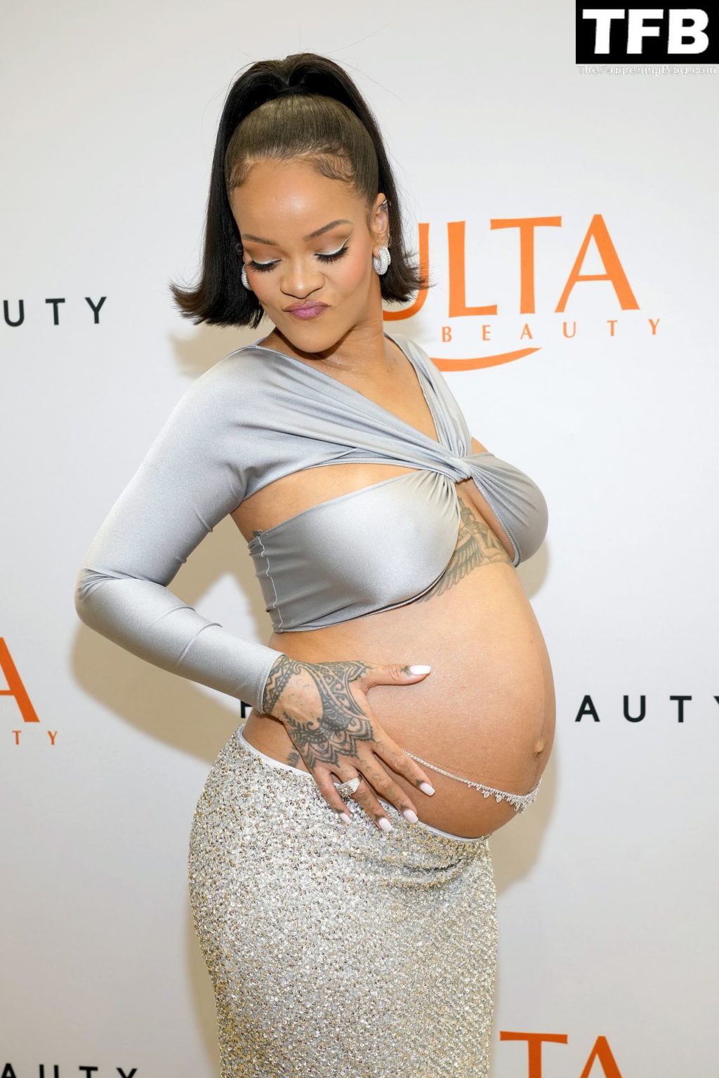 Rihanna Sexy The Fappening Blog 20 4 1024x1536 - Rihanna Celebrates the Launch of Fenty Beauty at Ulta Beauty (28 Photos)