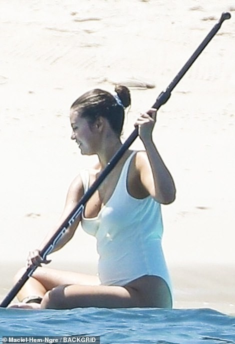 Selena Gomez Latina Ass 11 - Selena Gomez Sexy (36 Photos)
