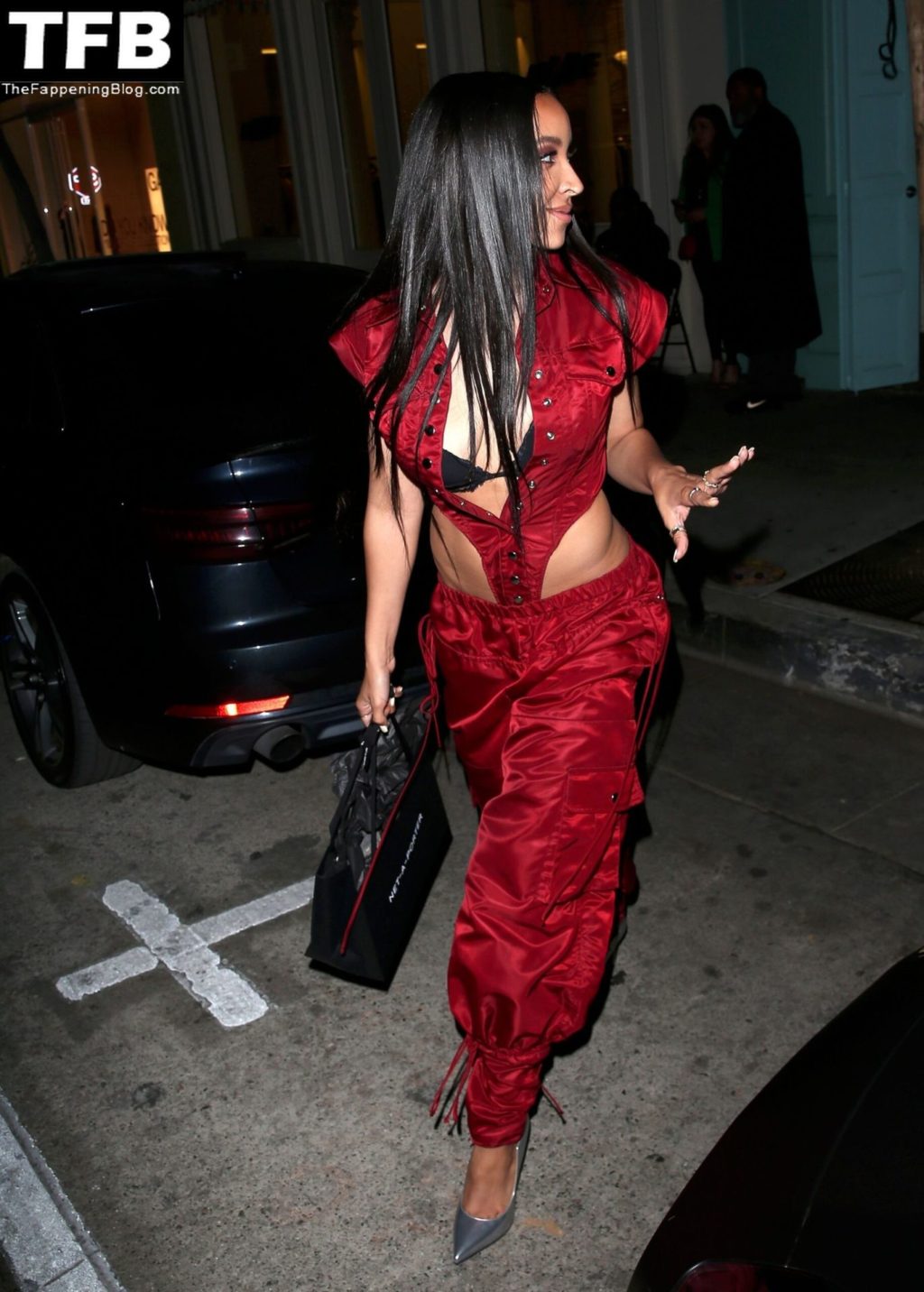 Tinashe Beautiful Big Boobs 17 scaled thefappeningblog.com  1024x1432 - Tinashe Sizzles in a Red Ensemble Arriving at the W Magazine Event (24 Photos)