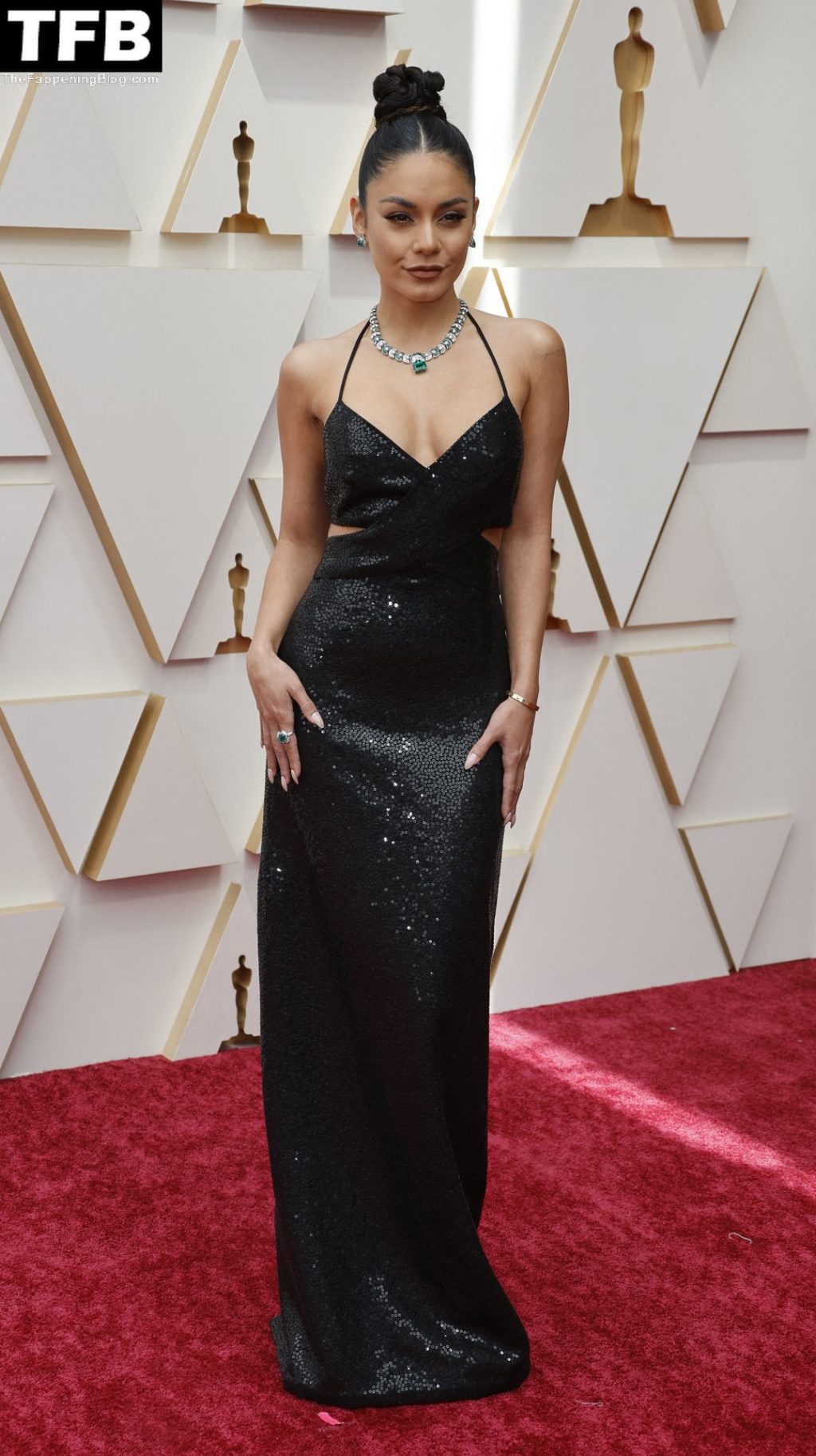 Vanessa Hudgens Sexy The Fappening Blog 1 4 1024x1826 - Vanessa Hudgens Poses on the Red Carpet at the 94th Annual Academy Awards (83 Photos)