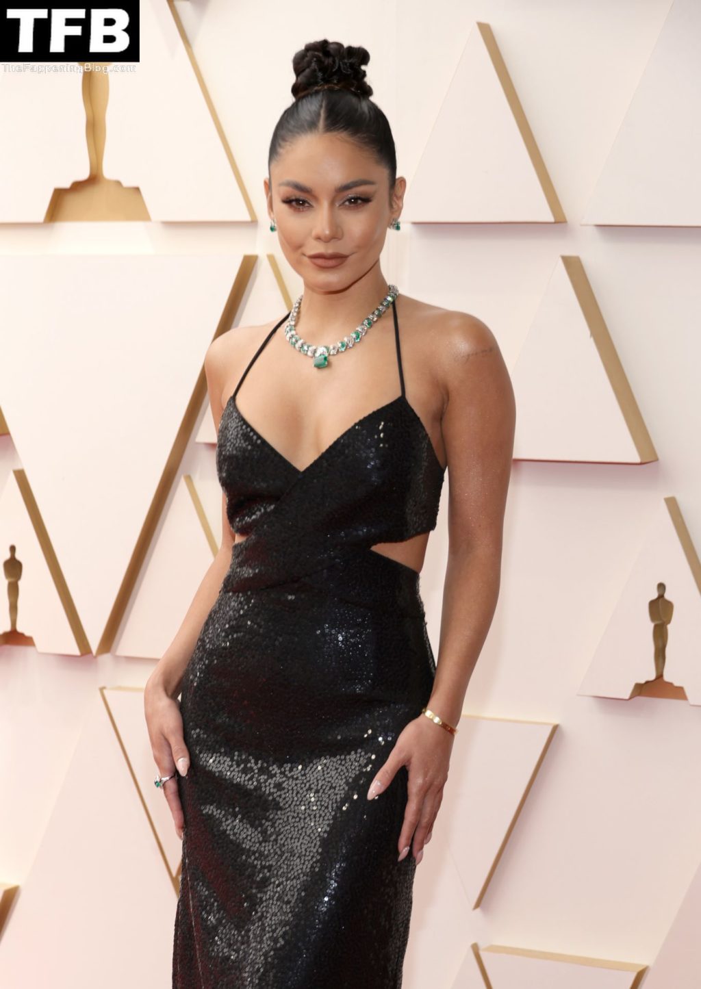 Vanessa Hudgens Sexy The Fappening Blog 24 4 1024x1445 - Vanessa Hudgens Poses on the Red Carpet at the 94th Annual Academy Awards (83 Photos)
