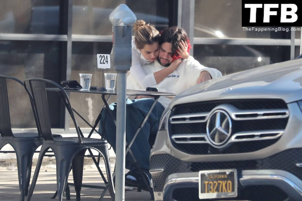 Addison Rae Braless The Fappening Blog 40 1024x683 - Braless Addison Rae & Omer Fedi Share a Sweet PDA Moment While Waiting For Breakfast (68 Photos)