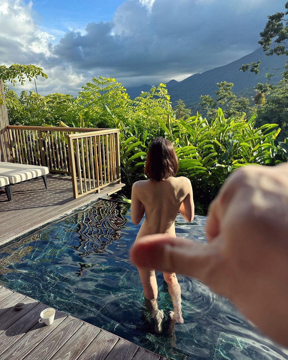 Alexandra Daddario Nude TheFappening.Pro 2 - Alexandra Daddario Naked In Pool (2 Photos)